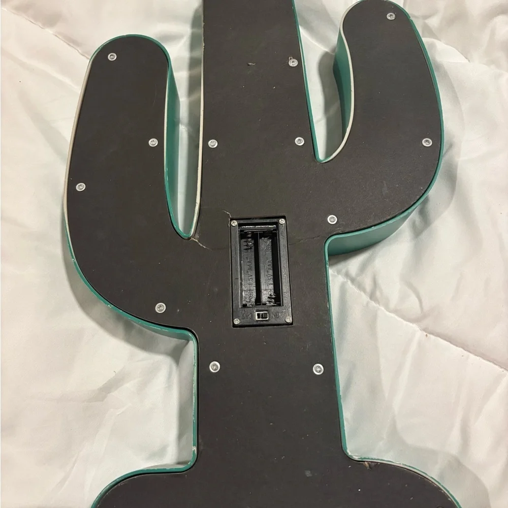 Green 16 inch Cactus LED Wall Light